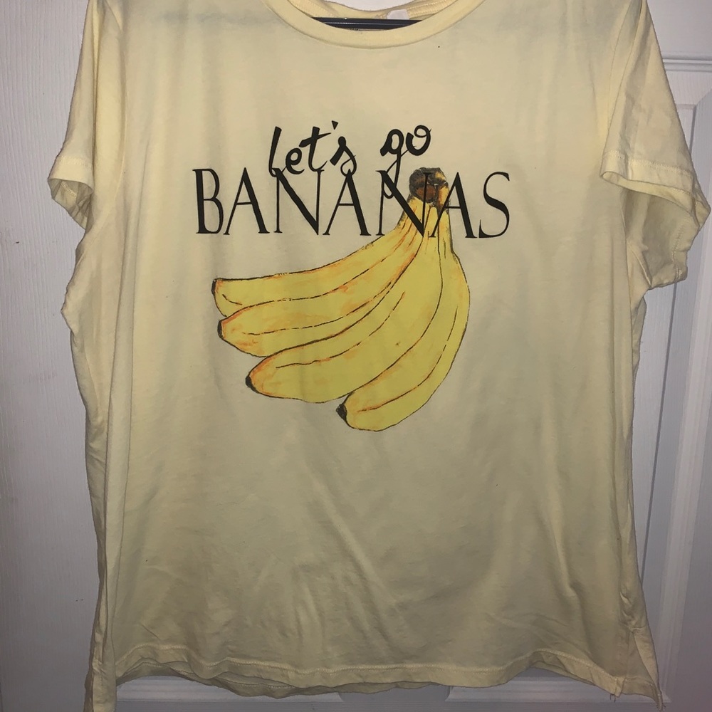 Yellow let’s go bananas graphic tee size large